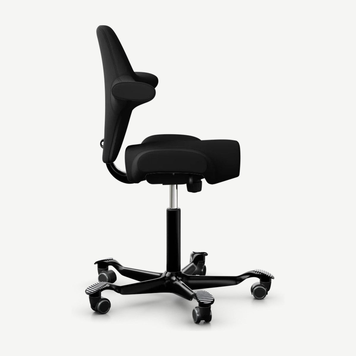 HÅG Capisco 8106 Sattelsitz mit Bezug in Xtreme Schwarz