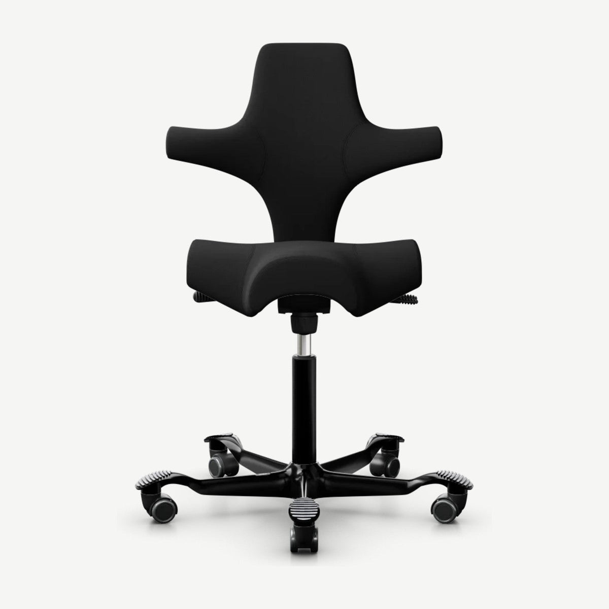 HÅG Capisco 8106 mit Rückenbezug in Xtreme Schwarz