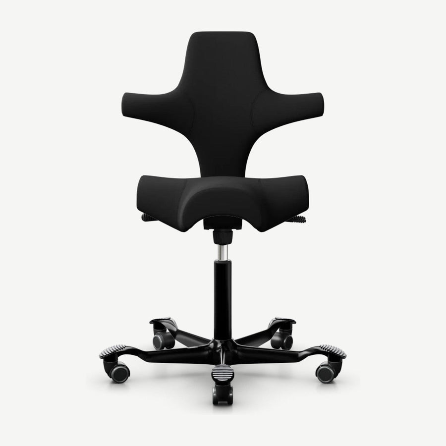 HÅG Capisco 8106 mit Rückenbezug in Xtreme Schwarz