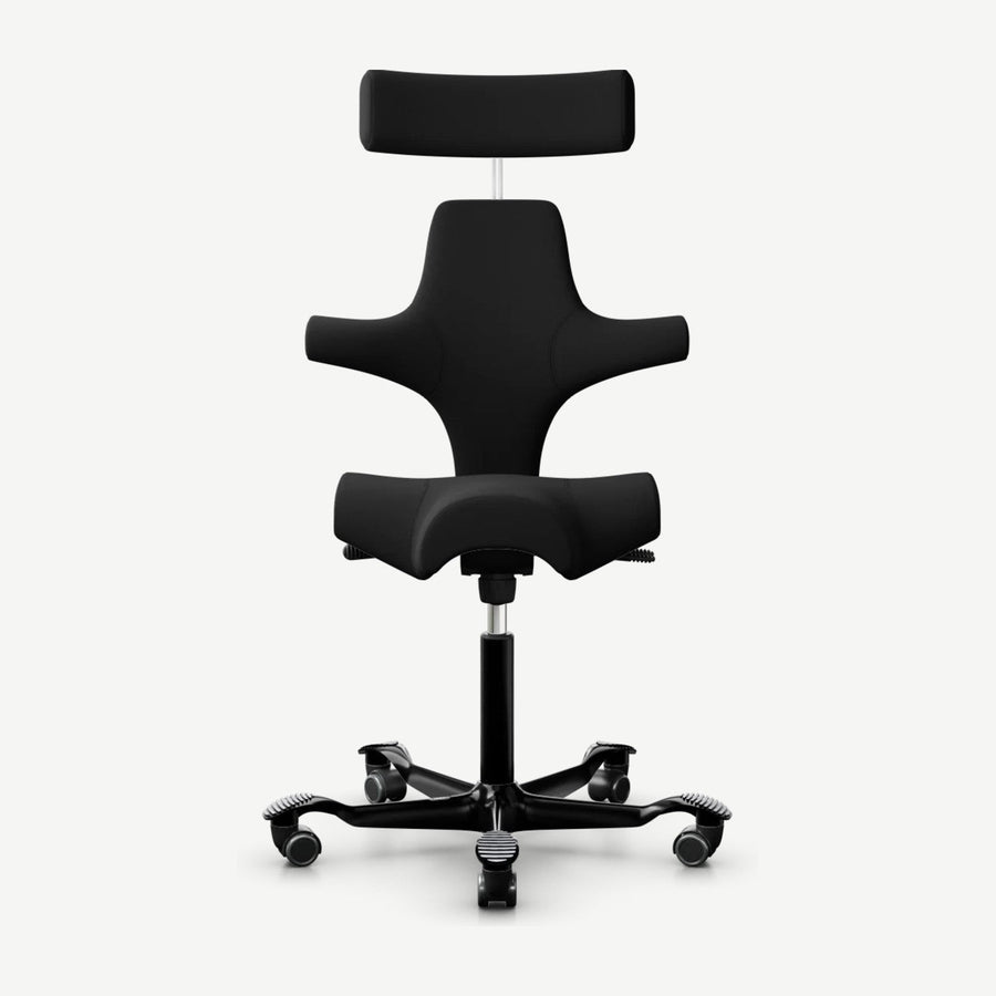 HÅG Capisco 8107 mit Kopfstützenbezug in Xtreme Schwarz